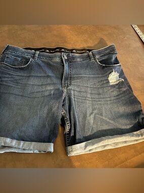 Lee cuffed Jean shorts